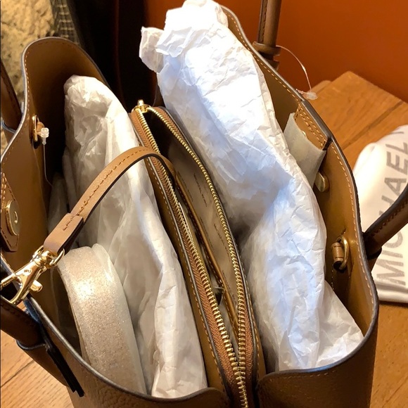 💝Michael Kors Mercer bag. NWT💝 - Picture 6 of 7